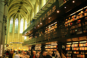 13th_century_Dominican_church_converted_into_a_bookstore_in_Maastricht,_the_Netherlands[1]